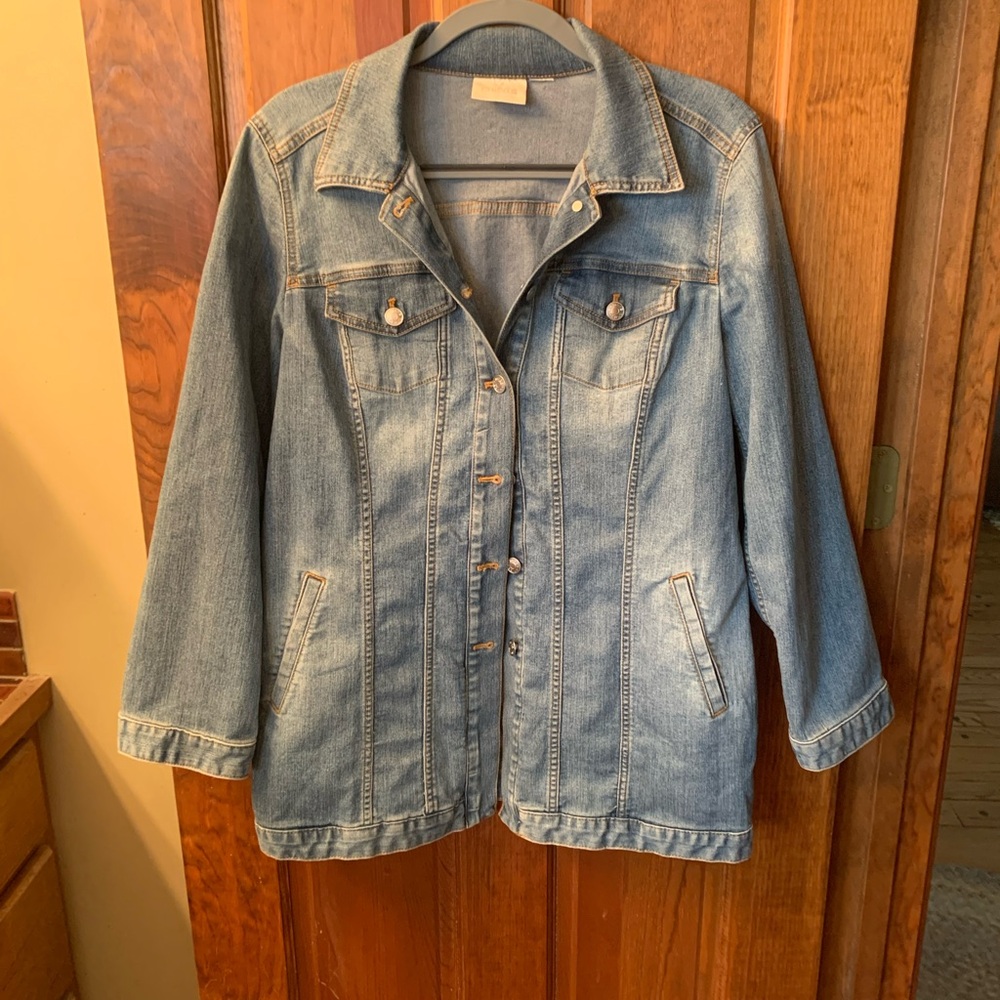 Chico Elongated Denim Jacket, med denim blue. Size 1 or 8-10 medium.